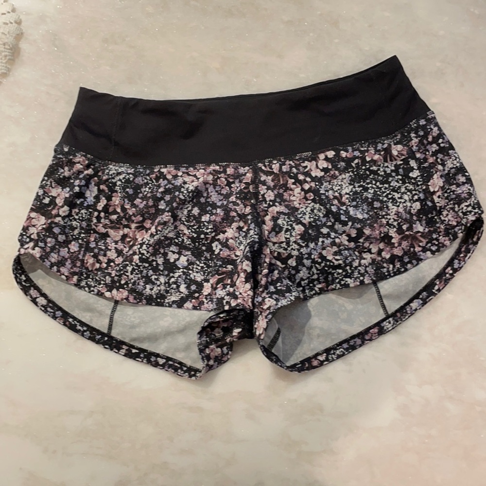 LuluLemon Hotty Hot short 2.5” like new condition, size 2